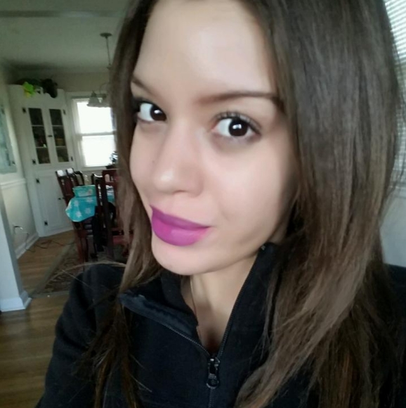 Meet your Posh Ambassador Lola💋 - Picture 4 of 4